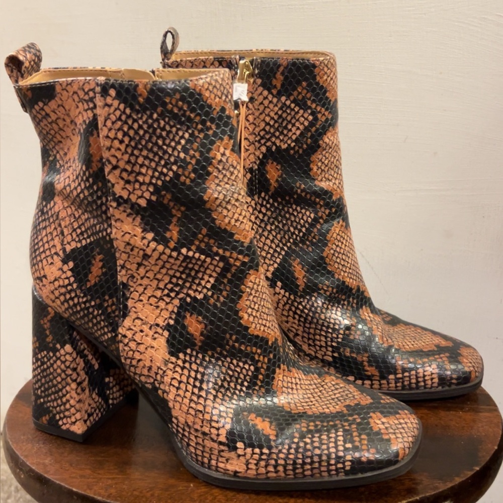Circus by Sam Edelman Women's Size 7.5 Mid Calf Snake Skin Boots